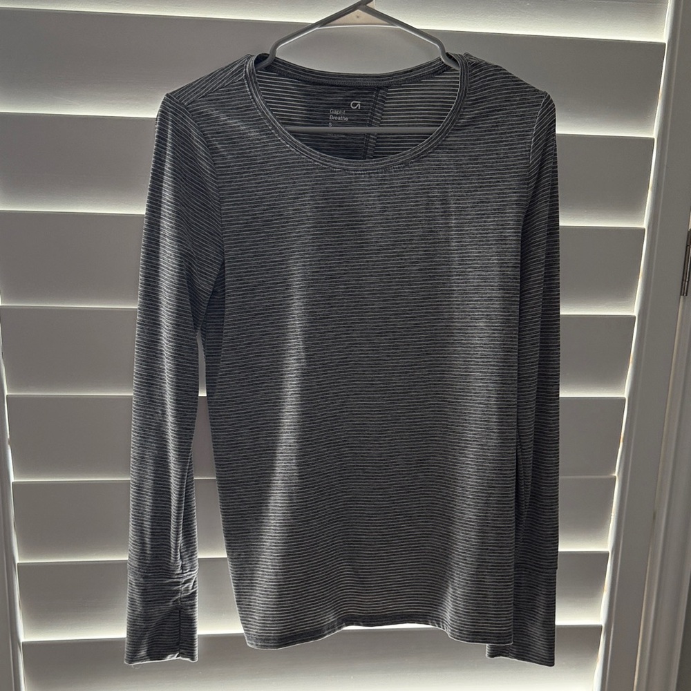 GAP Fit Gray Striped Long Sleeve Open Back Tee